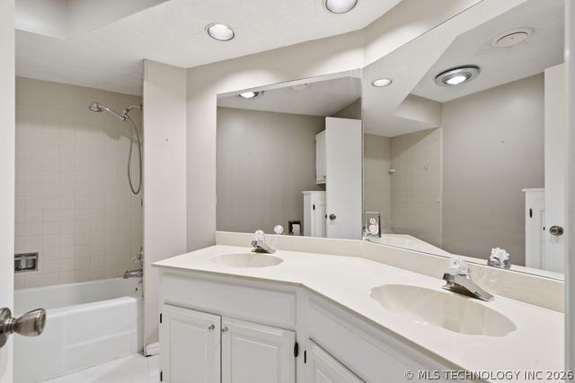 8189 E 114th Street S, Bixby, OK 74008