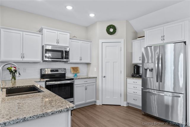 5421 Catalina Trail, Sellersburg, IN 47172