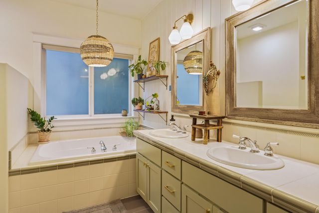 250 NW 17th Street, Bend, OR 97703