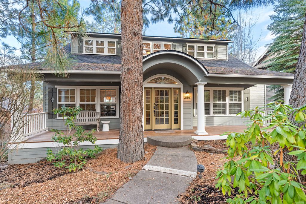 250 NW 17th Street, Bend, OR 97703