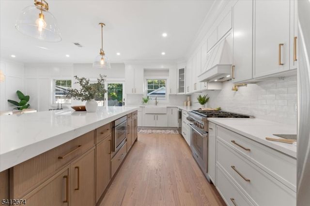 13 Oneida Dr, Westfield Town, NJ 07090