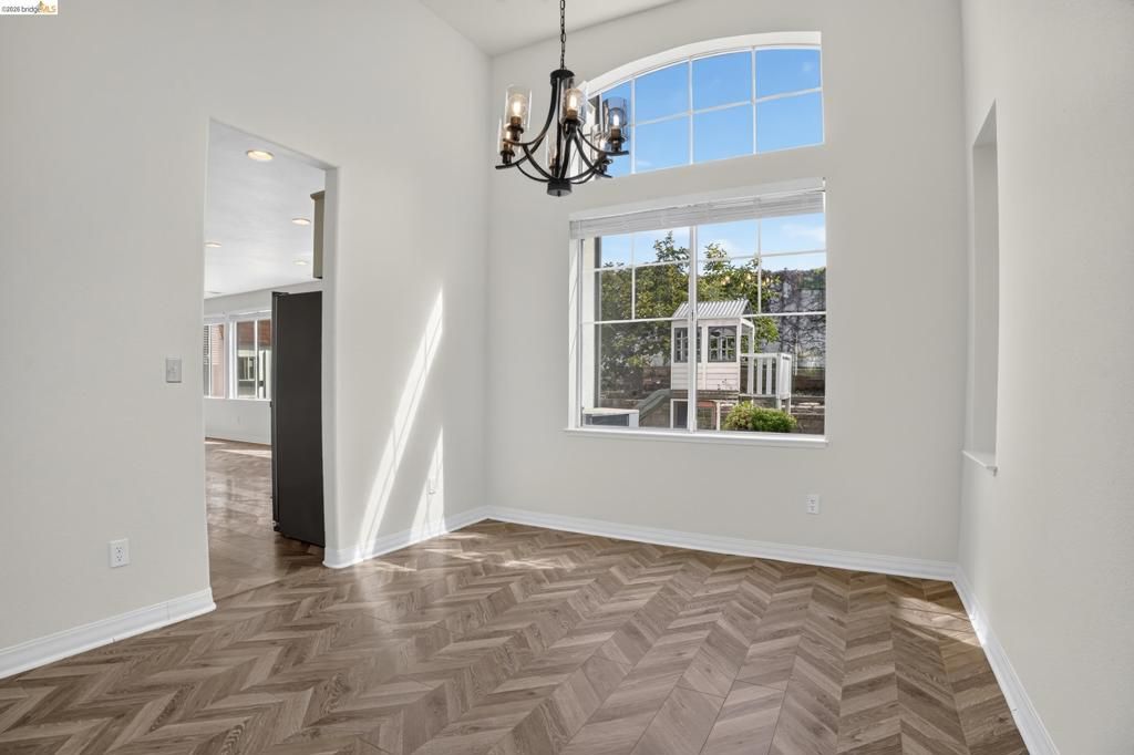 Image 12 of property listing at 34469 Valley Oaks Loop, Union City, CA 94587