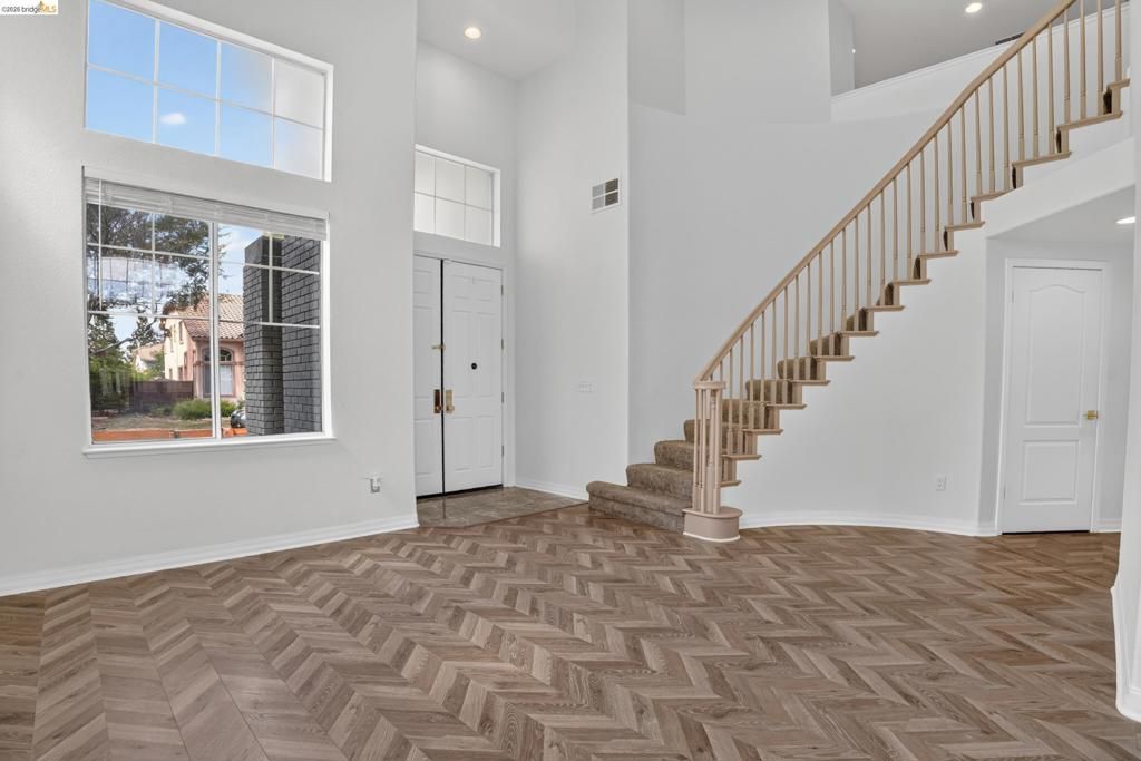Image 3 of property listing at 34469 Valley Oaks Loop, Union City, CA 94587
