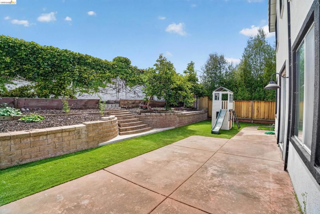 Image 30 of property listing at 34469 Valley Oaks Loop, Union City, CA 94587