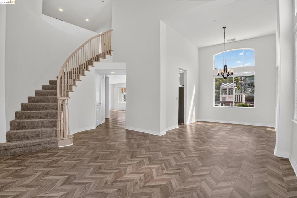 Image 5 of property listing at 34469 Valley Oaks Loop, Union City, CA 94587