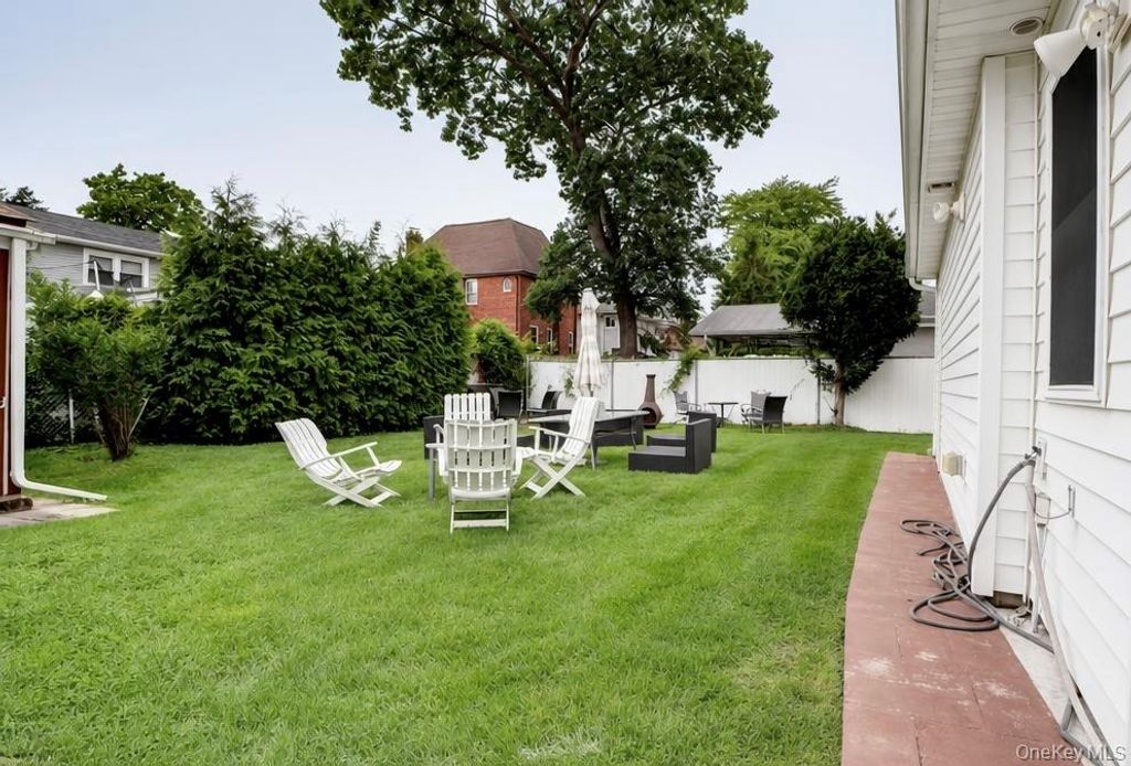 176 Tottenham Road, Lynbrook, NY 11563 — photo 4