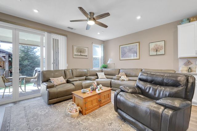 4168 Sir Barton Dr, Olivehurst, CA 95961