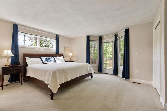 2 Laury Ln, Littleton, MA 01460