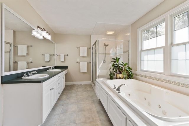 2 Laury Ln, Littleton, MA 01460