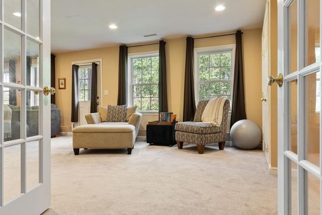 2 Laury Ln, Littleton, MA 01460
