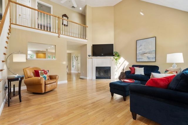 2 Laury Ln, Littleton, MA 01460