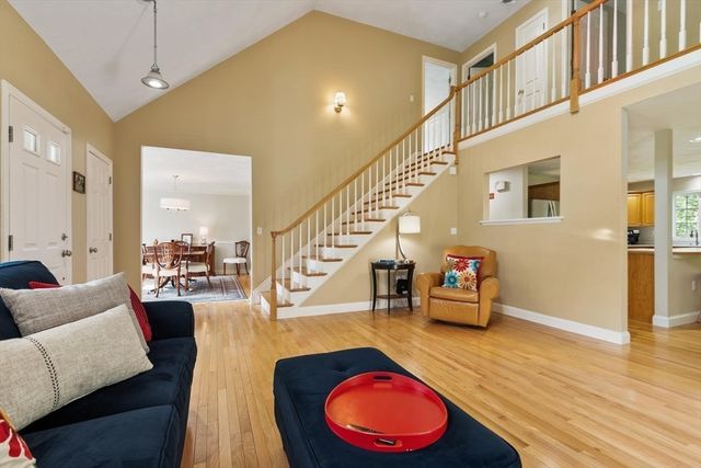 2 Laury Ln, Littleton, MA 01460