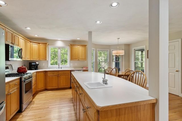2 Laury Ln, Littleton, MA 01460