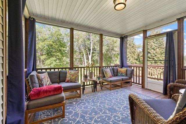 2 Laury Ln, Littleton, MA 01460