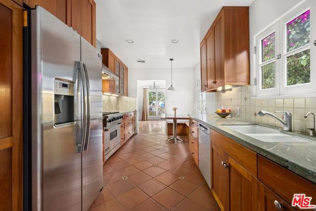 879 Fiske Street, Pacific Palisades, CA 90272