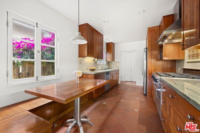 879 Fiske Street, Pacific Palisades, CA 90272