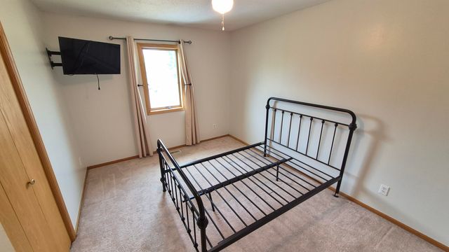 1312 7th Street NE, Minot, ND 58703