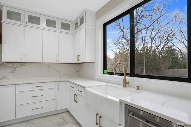 31130 Lahser, Beverly Hills, MI 48025