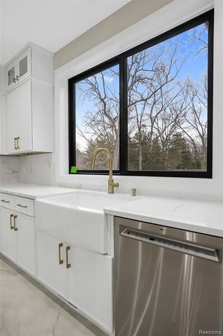 31130 Lahser, Beverly Hills, MI 48025