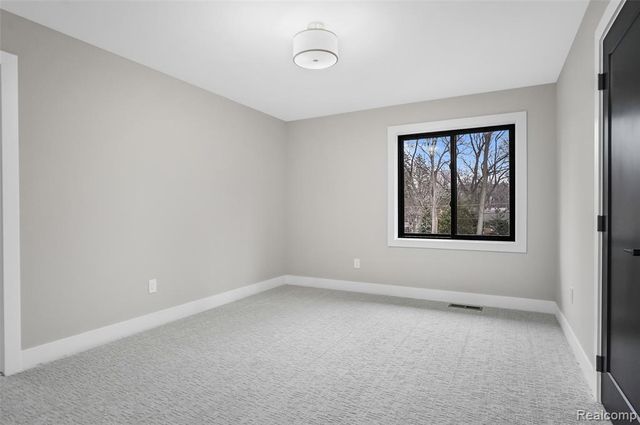 31130 Lahser, Beverly Hills, MI 48025