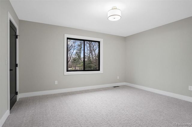 31130 Lahser, Beverly Hills, MI 48025