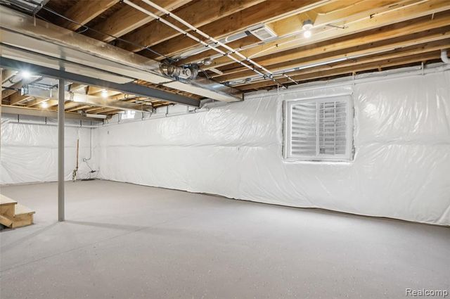 31130 Lahser, Beverly Hills, MI 48025