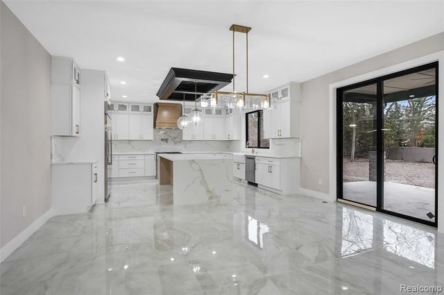 31130 Lahser, Beverly Hills, MI 48025