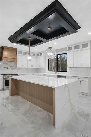 31130 Lahser, Beverly Hills, MI 48025