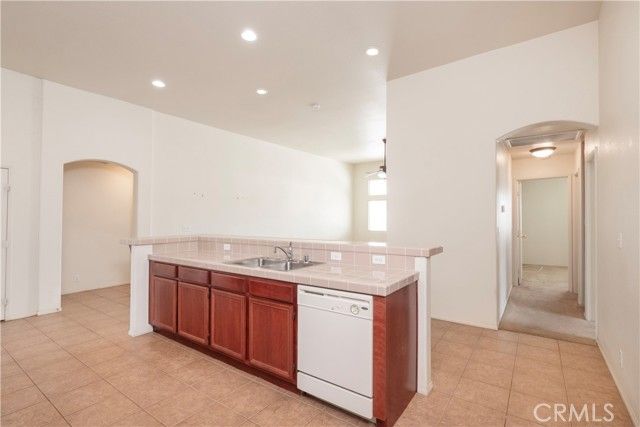 21189 Colombard, Apple Valley, CA 92308