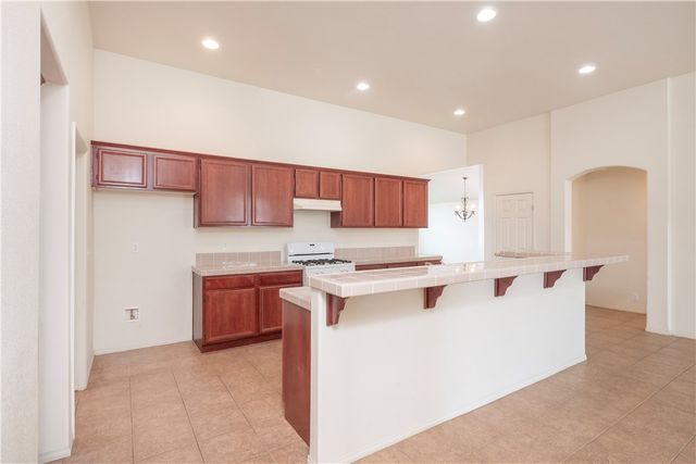 21189 Colombard, Apple Valley, CA 92308