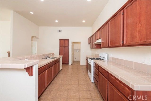 21189 Colombard, Apple Valley, CA 92308