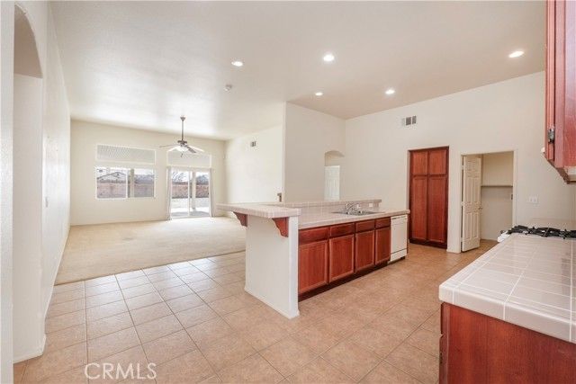 21189 Colombard, Apple Valley, CA 92308