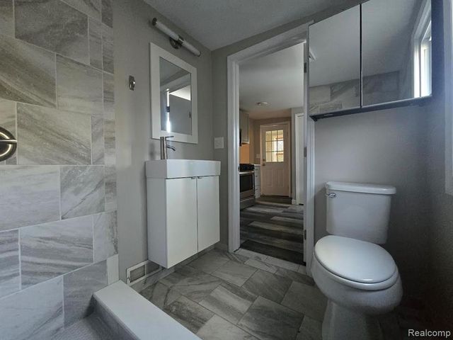 3370 Harris Street, Fenton, MI 48220