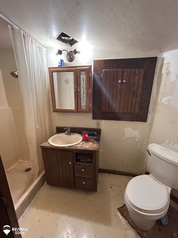 2020 Cooper Avenue, Saginaw, MI 48602