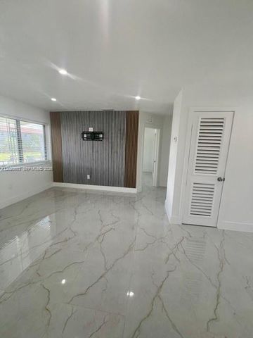 12020 W Golf Drive, Miami, FL 33167