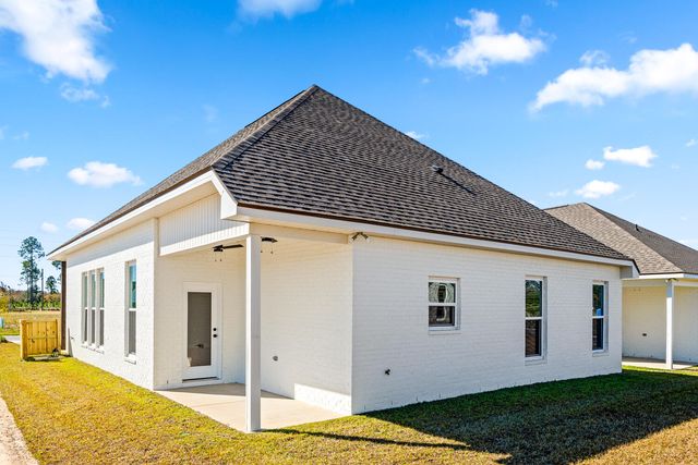 72 Fawn Run West, Freeport, FL 32439