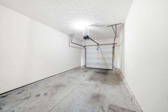 9606 Preston Spring Dr 203, Louisville, KY 40229