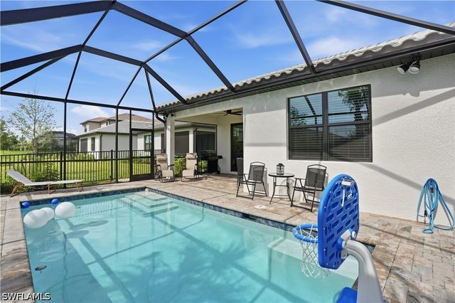 1879 Sierra CT, Naples, FL 34120