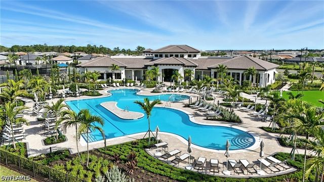 1879 Sierra CT, Naples, FL 34120