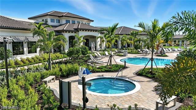 1879 Sierra CT, Naples, FL 34120
