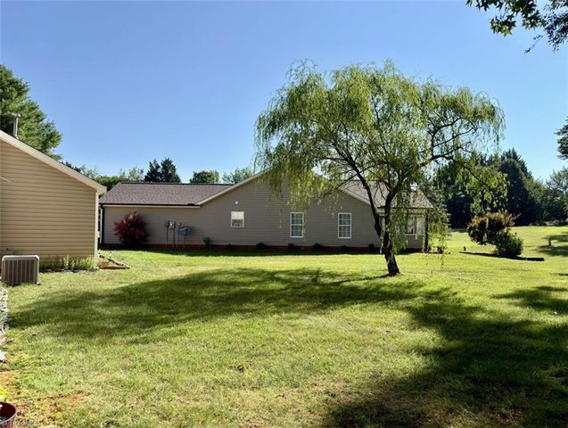 148 Wyndham Court, High Point, NC 27265