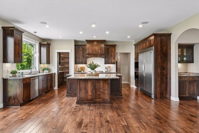 2444 Woods Drive, Victoria, MN 55386