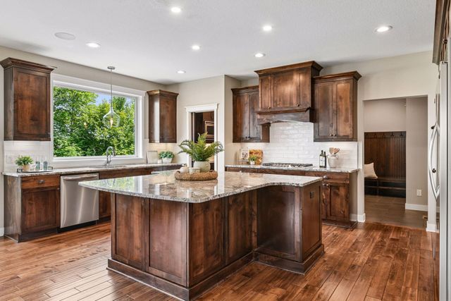 2444 Woods Drive, Victoria, MN 55386