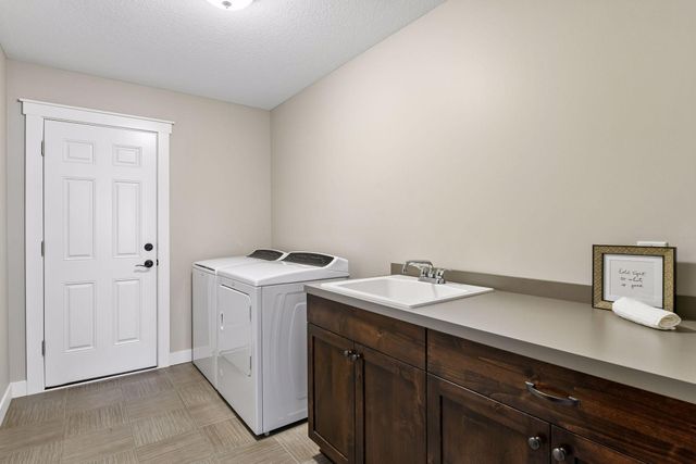 2444 Woods Drive, Victoria, MN 55386