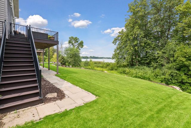 2444 Woods Drive, Victoria, MN 55386