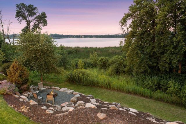2444 Woods Drive, Victoria, MN 55386