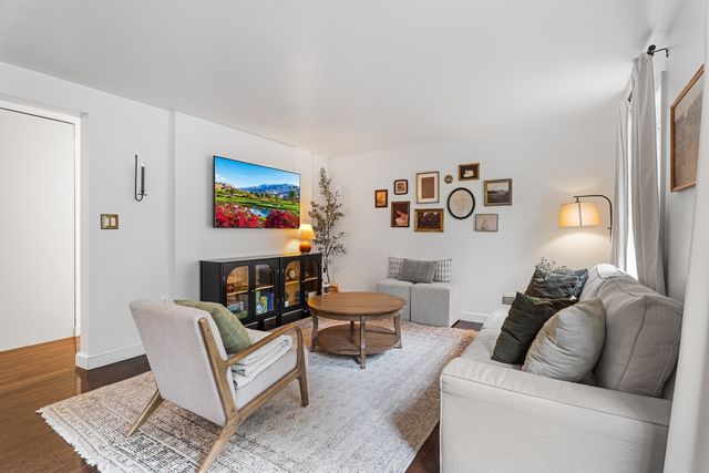 676 West St, Uxbridge, MA 01569