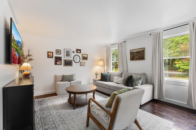 676 West St, Uxbridge, MA 01569