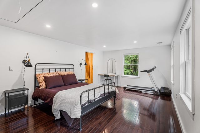 676 West St, Uxbridge, MA 01569