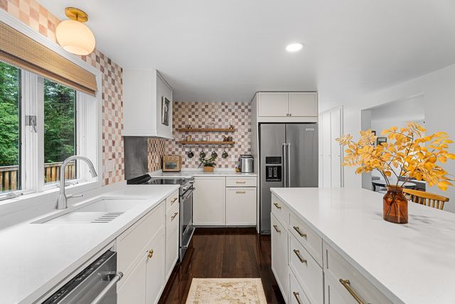 676 West St, Uxbridge, MA 01569